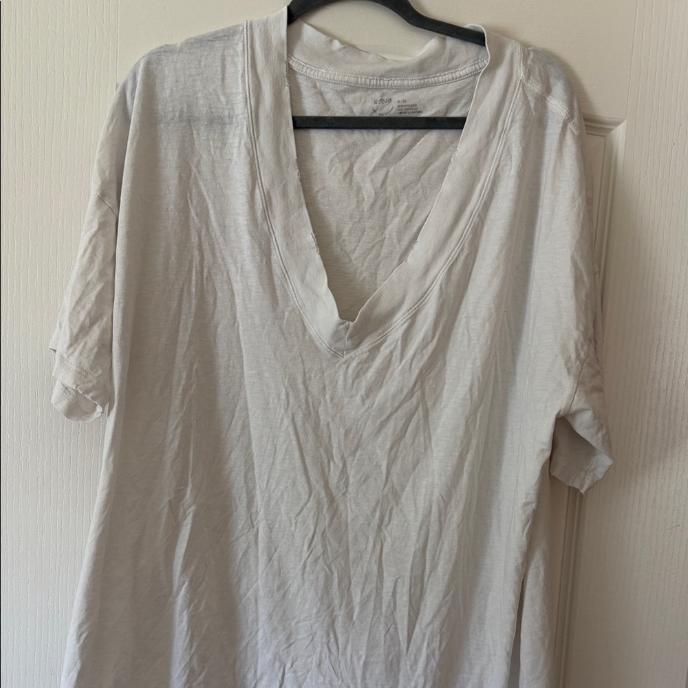 Aerie Cream V-Neck Short Sleeve Tee